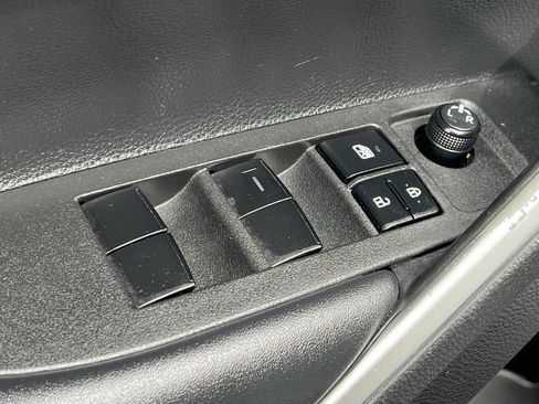 Used 2022 Toyota Corolla Cross LE FWD image 19