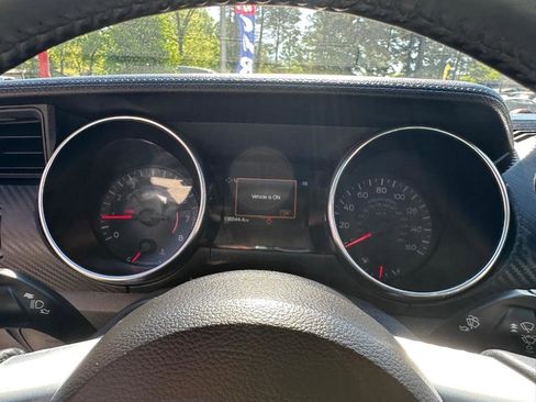Used 2018 Ford Mustang Coupe RWD image 21