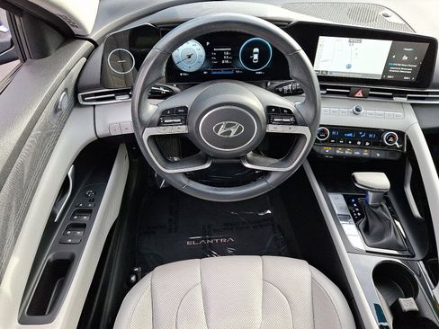 Used 2023 Hyundai Elantra Limited image 11