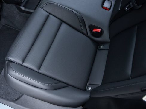 Certified 2026 Porsche Taycan AWD/4WD image 32