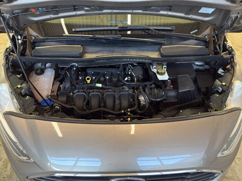 Used 2019 Ford Transit Connect XLT image 30