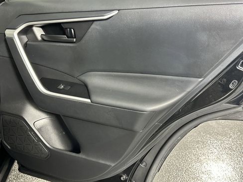 Used 2024 Toyota RAV4 LE image 31