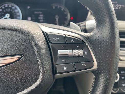 Used 2025 Genesis G70 2.5T image 17