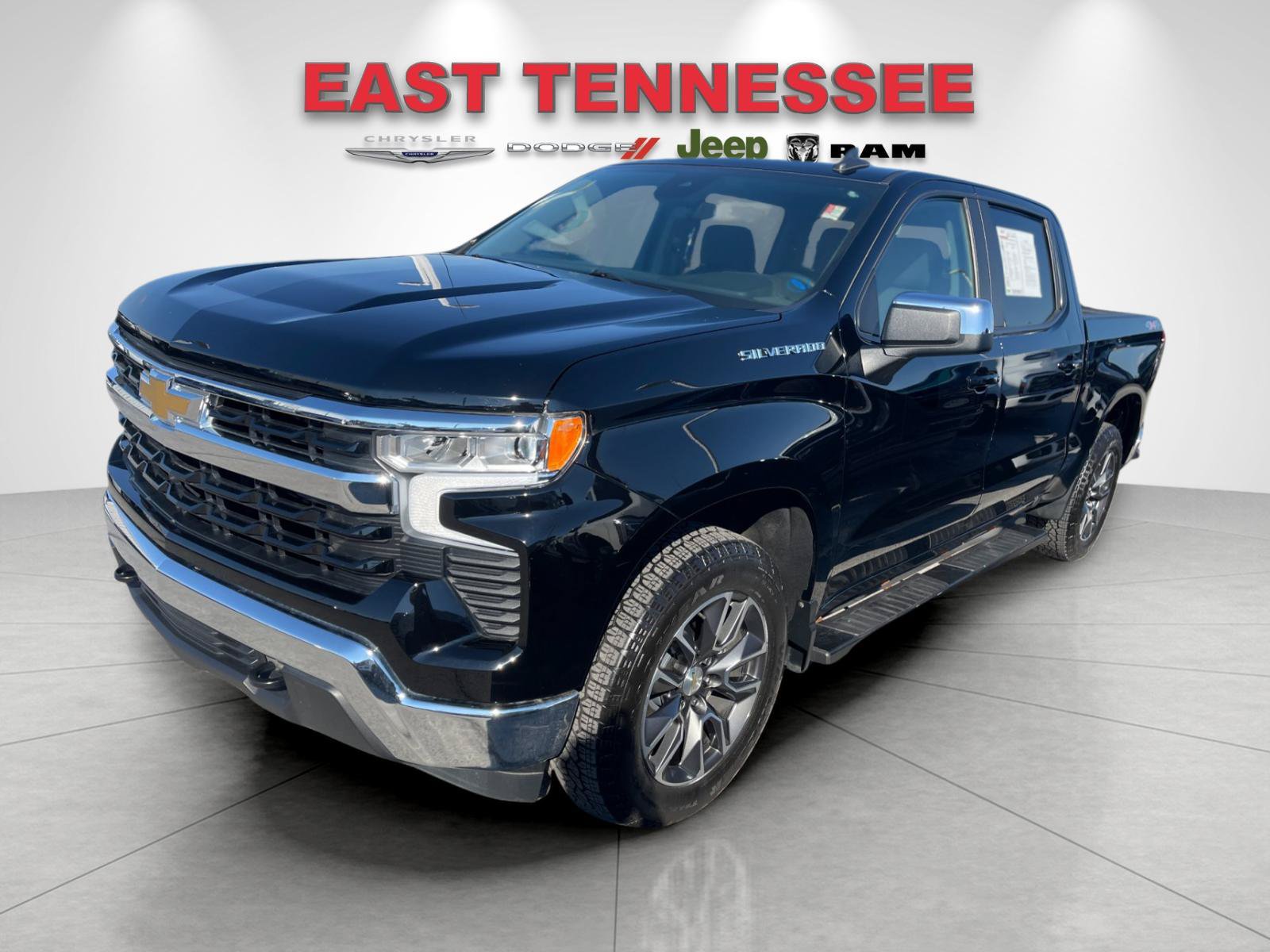 Used 2023 Chevrolet Silverado 1500 LT AWD/4WD image 7
