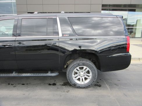 Used 2018 Chevrolet Suburban LT AWD/4WD image 4
