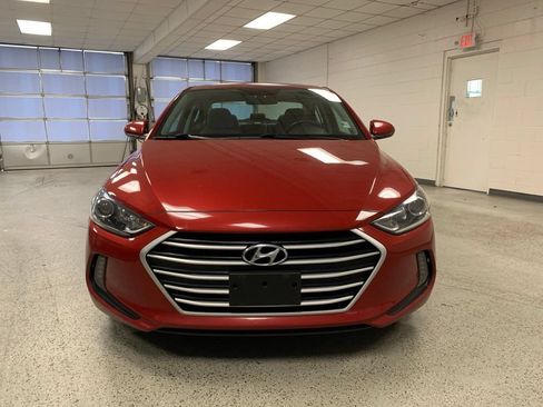 Used 2017 Hyundai Elantra SE w/ SE A/T Tech Package 03 FWD image 2