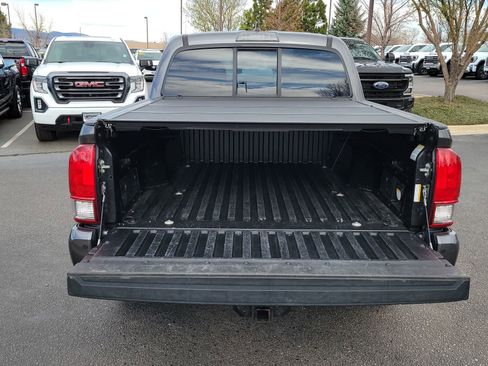 Used 2016 Toyota Tacoma TRD Off-Road w/ Premium & Technology Package image 13