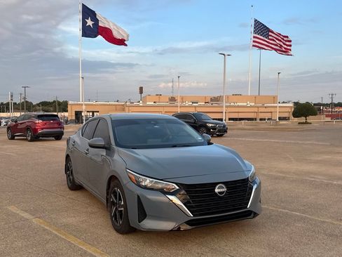 Used 2024 Nissan Sentra SV FWD image 2