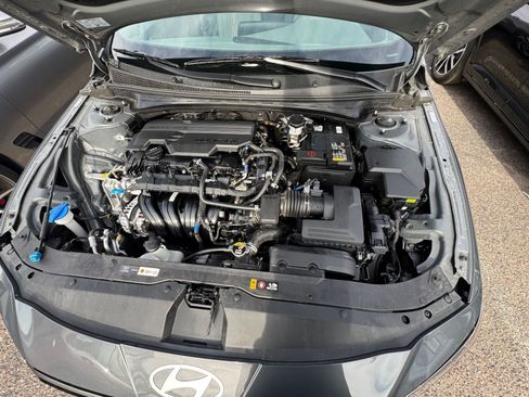 Used 2025 Hyundai Elantra SEL image 32