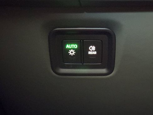 Certified 2025 Porsche Cayenne Coupe image 33