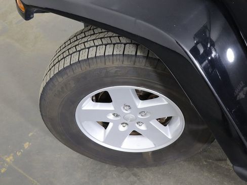 Used 2012 Jeep Wrangler Unlimited Sahara w/ Connectivity Group AWD/4WD image 32