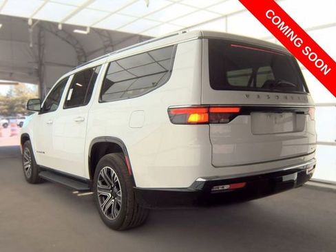 Used 2024 Jeep Wagoneer L Series II w/ Flexible Seating Group AWD/4WD image 4