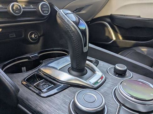 Used 2020 Alfa Romeo Giulia w/ Nero Edizione image 10