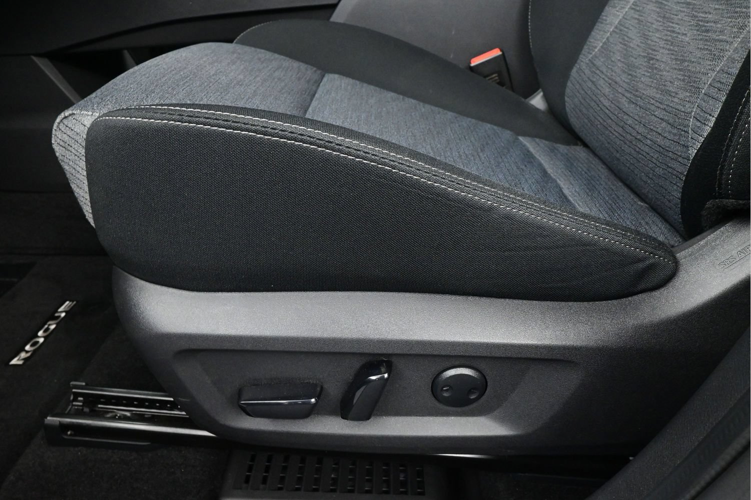 Certified 2023 Nissan Rogue SV FWD image 10