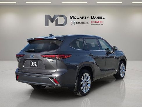 Used 2021 Toyota Highlander Limited image 5