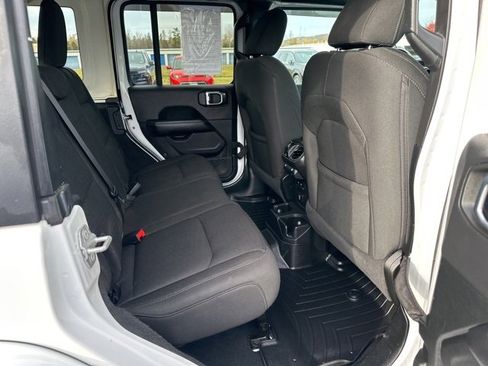 Used 2020 Jeep Wrangler Unlimited Sahara image 12