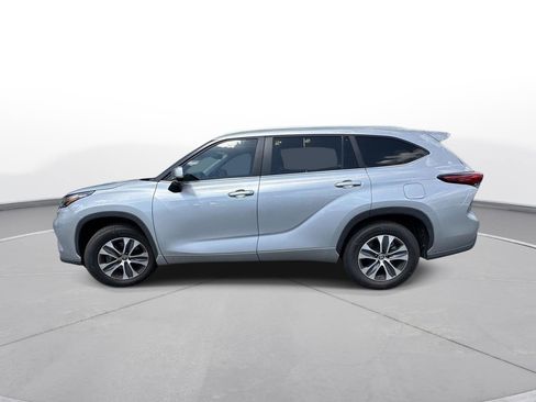 Used 2023 Toyota Highlander XLE image 9