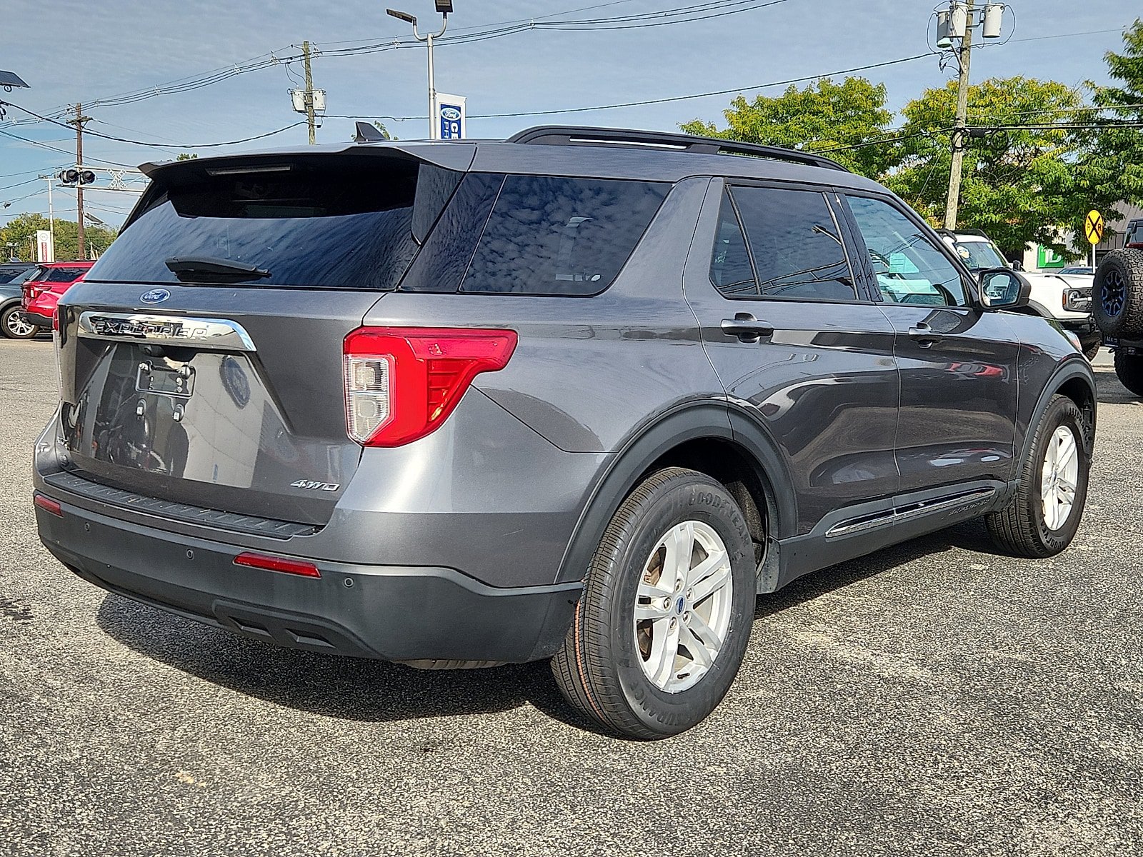 Used 2023 Ford Explorer XLT AWD/4WD image 6