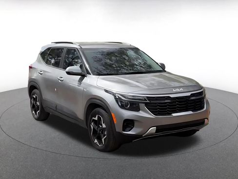Used 2025 Kia Seltos S image 3