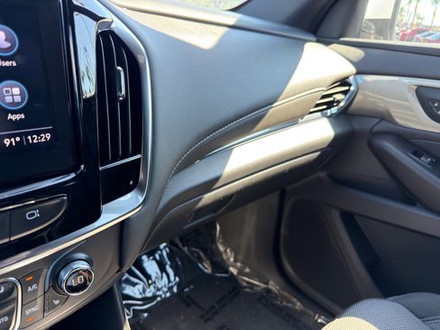 Used 2023 Chevrolet Traverse LT image 38