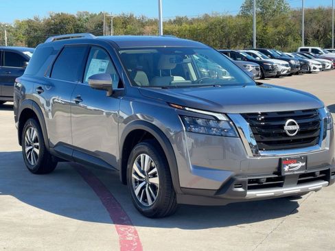 New 2025 Nissan Pathfinder SL w/ Cargo Package image 7