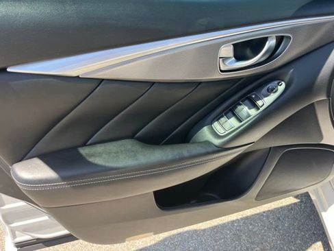 Used 2015 INFINITI Q50 w/ Moonroof Package RWD image 11