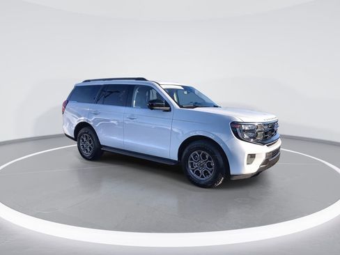 Used 2025 Ford Expedition Active AWD/4WD image 2