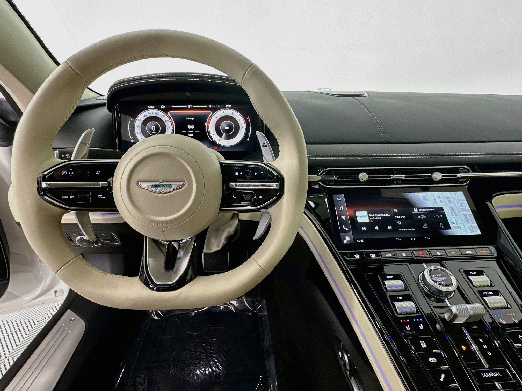 Used 2025 Aston Martin DB12 Coupe RWD image 11