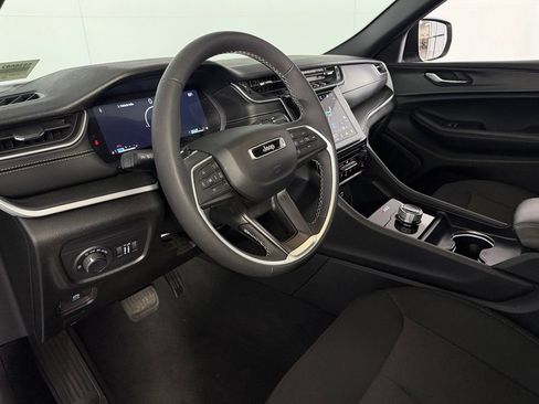 Used 2024 Jeep Grand Cherokee Laredo X RWD image 20