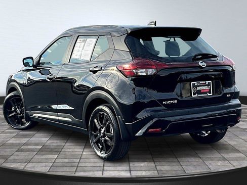 Used 2021 Nissan Kicks SR w/ SR Premium Package FWD image 2