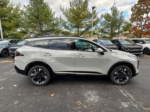 New 2026 Kia Sportage SX image 4