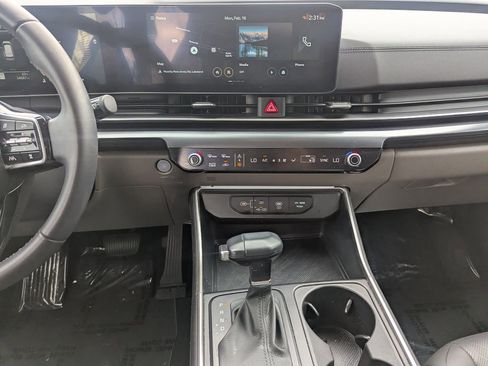 Certified 2025 Kia Carnival LXS image 12