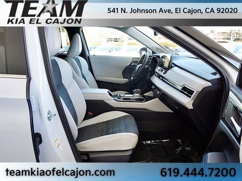 Used 2025 Mitsubishi Outlander SE AWD/4WD image 11