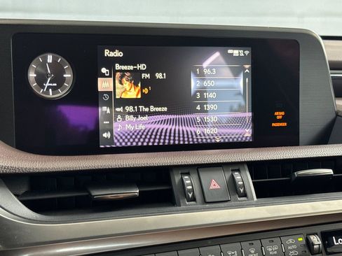 Certified 2021 Lexus ES 300h w/ Accessory Package 2 FWD image 23