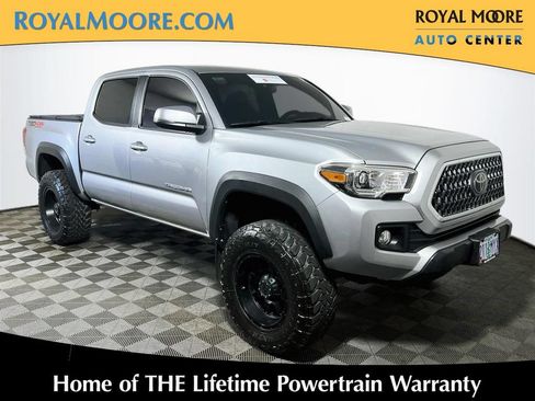 Certified 2018 Toyota Tacoma TRD Off-Road AWD/4WD image 1