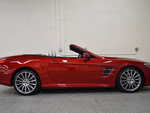 Used 2019 Mercedes-Benz SL 550 image 4