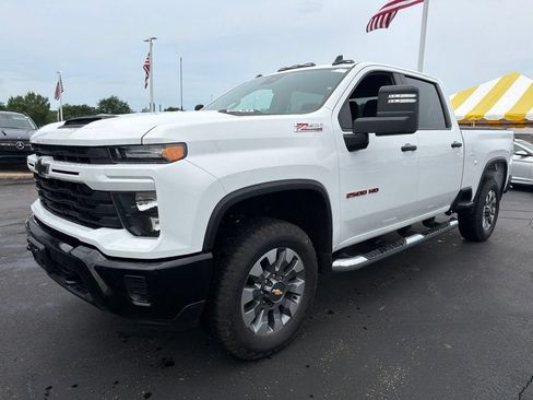 Used 2024 Chevrolet Silverado 2500 Custom w/ Custom Value Package AWD/4WD image 8