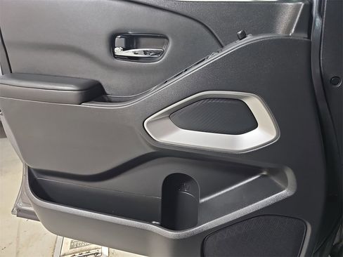 Used 2024 Nissan Frontier SV w/ SV Convenience Package image 26