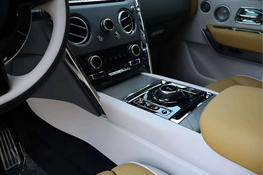 Used 2026 Rolls-Royce Cullinan w/ Cullinan Package AWD/4WD image 16