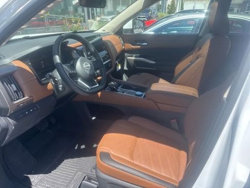 Used 2025 Nissan Pathfinder Platinum w/ Cargo Package AWD/4WD image 5