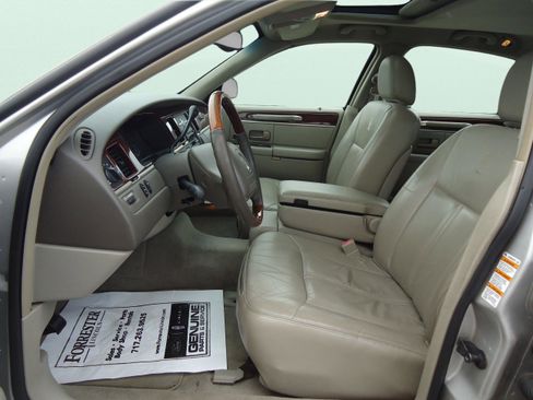 Used 2003 Lincoln Town Car Cartier RWD image 20