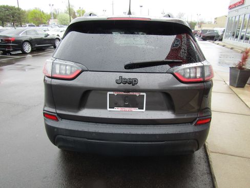 Used 2019 Jeep Cherokee Latitude Plus image 8