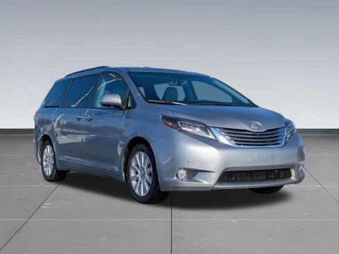Used 2012 Toyota Sienna Limited image 8