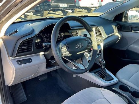 Used 2019 Hyundai Elantra SE image 13
