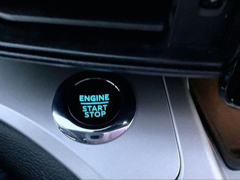 Used 2022 Ford Explorer XLT image 26