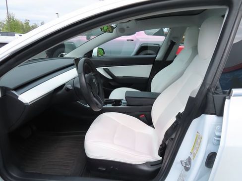 Used 2019 Tesla Model 3 Standard Range RWD image 11