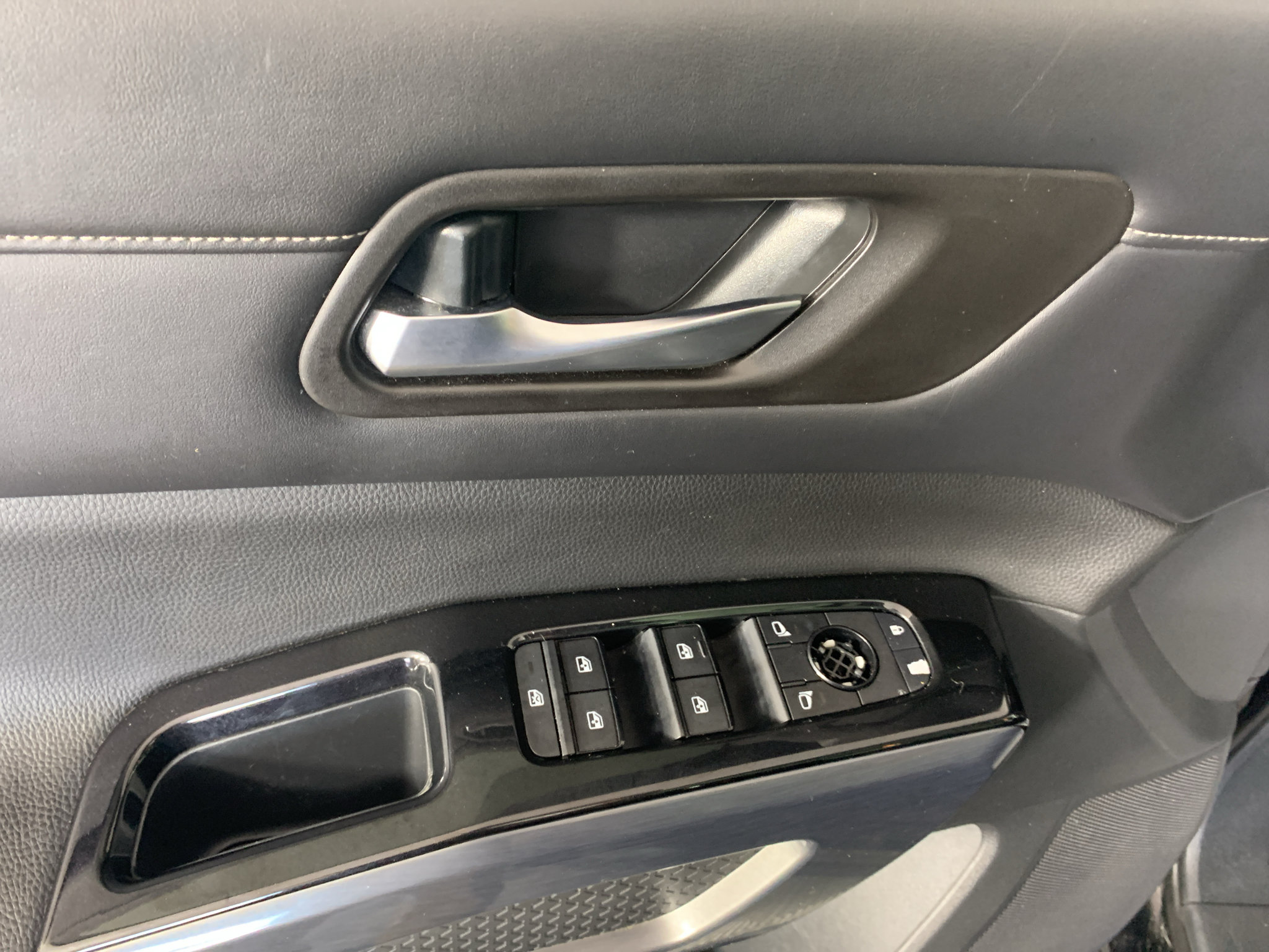 Used 2022 Nissan Pathfinder SL w/ SL Premium Package FWD image 14