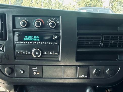 Used 2017 GMC Savana 2500 image 12