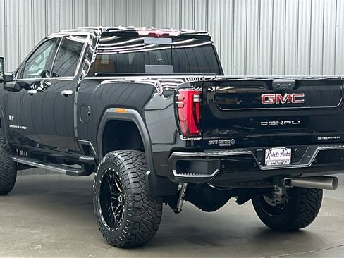 Used 2025 GMC Sierra 3500 Denali image 3
