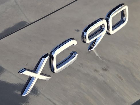 Used 2025 Volvo XC90 T8 Plus w/ Protection Package Premier image 17